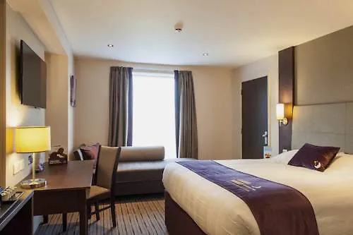 Premier Inn Bath City Centre 3*,