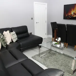  Apartment Homely 1-bed In United Kingdom